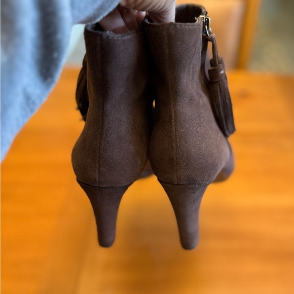 Elegant Anne Klein Ankle Boots "Caroline" 9M Brown Suede Tassel & Side Zip Chic - Picture 2 of 11
